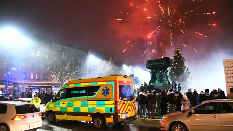 Gyújtogatás, késelés és verekedés - így búcsúztatta Nyugat-Európa az óévet