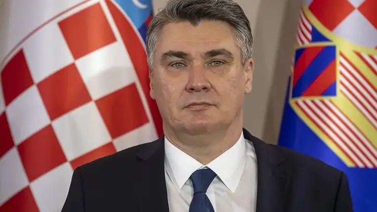 Ukrajnának nincs helye a NATO-ban - jelentette ki újságíróknak Zoran Milanovic horvát államfő kedden, hozzátéve, hogy az ukrán-orosz határon kialakult helyzet súlyos válságnak számít, amely mögött elsősorban az amerikai belpolitika dinamikája áll.