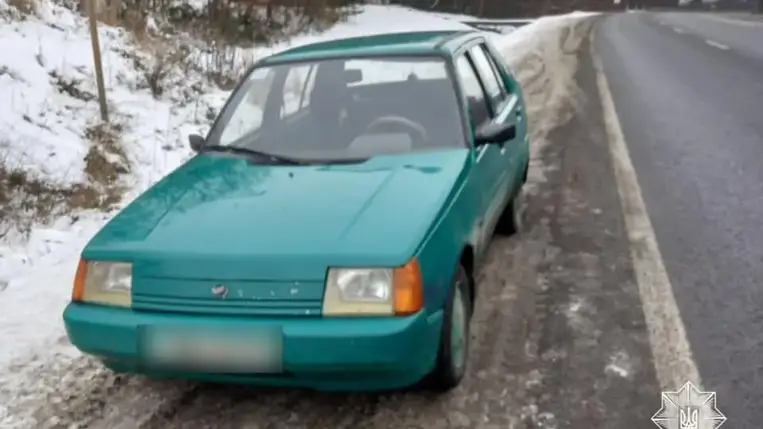 A járőrök felelősségre vonták a közúti balesetet okozó ittas sofőrt, aki a elhagyta a baleset helyszínét Ungváron.