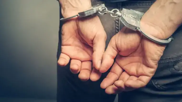 Fegyverrel ment sört venni egy férfi Ungváron (Video)