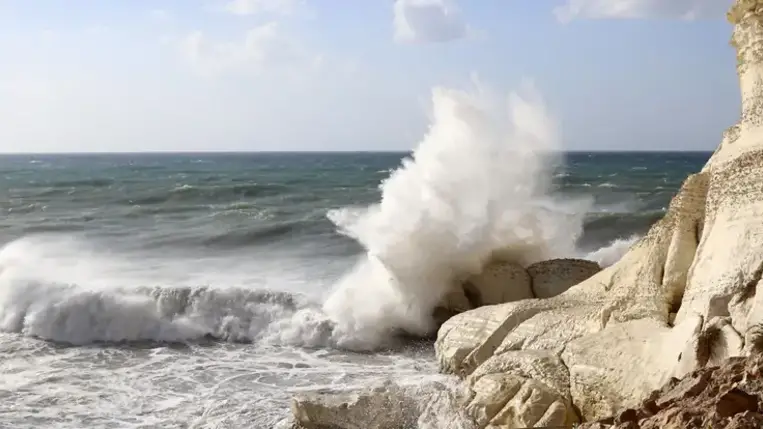 Erős földrengés volt Ciprus közelében, több ezren menekültek az utcára
