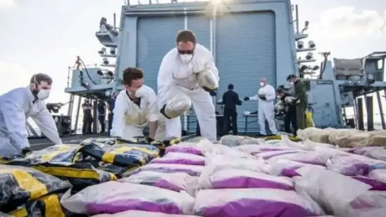 Egy tonna kábítószert foglalt le a brit haditengerészet az Ománi-öbölben