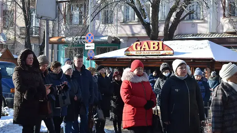 Ünnepséget tartottak Beregszászban Tarasz Sevcsenko emlékművénél Ukrajna egységének napja alkalmából. Fotó: Facebook bejegyzés