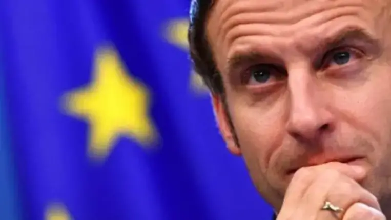 Franciaország erős Európa megteremtésén kíván munkálkodni, azt akarja, hogy Európa önállóan tehessen lépéseket saját maga, érdekei és értékei védelme érdekében - közölték francia kormányzati tisztségviselők Párizsban pénteken.