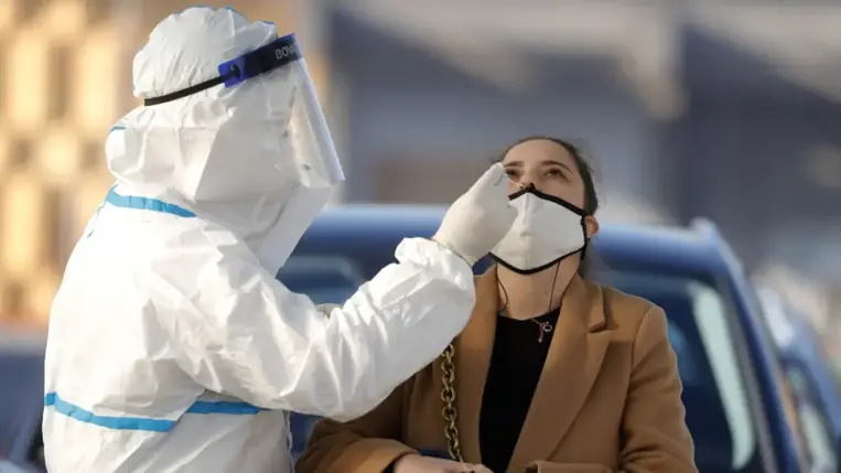 Az alacsony átoltottság miatt nem enyhítenek a korlátozásokon Horvátországban