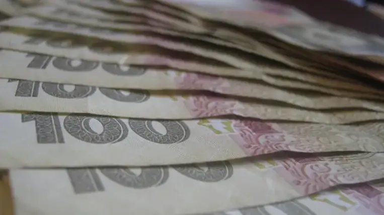 Ukrajnában megkezdték az emelt nyugdíjak kifizetését