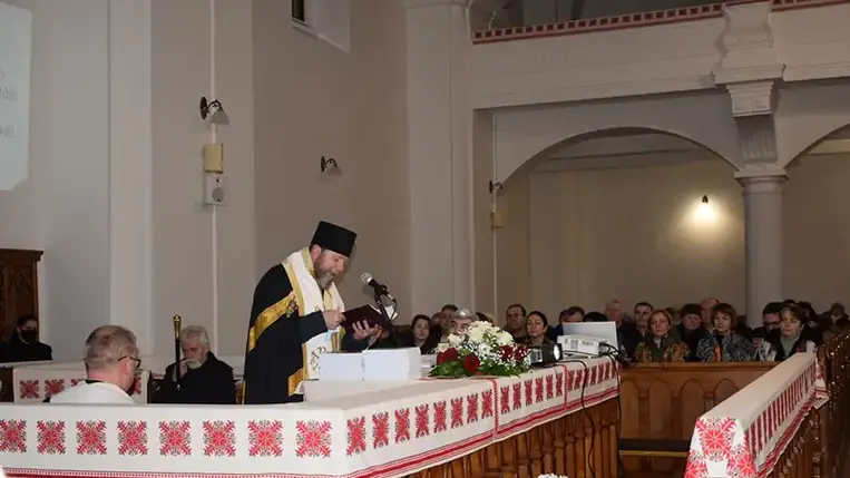 Beregszász református, római és görögkatolikus felekezetei immáron több mint egy évtizede csatlakoztak az egyetemes évkezdő ökumenikus imahéthez. Idén viszont a helyi pravoszlávok is bekapcsolódtak: a megnyitó alkalomra a Vérke-parti város ortodox Szentháromság – Szent Mihály templomban került sor, melyen a kárpátaljai történelmi egyházak vezetői is részt vettek, közösen imádkoztak.
