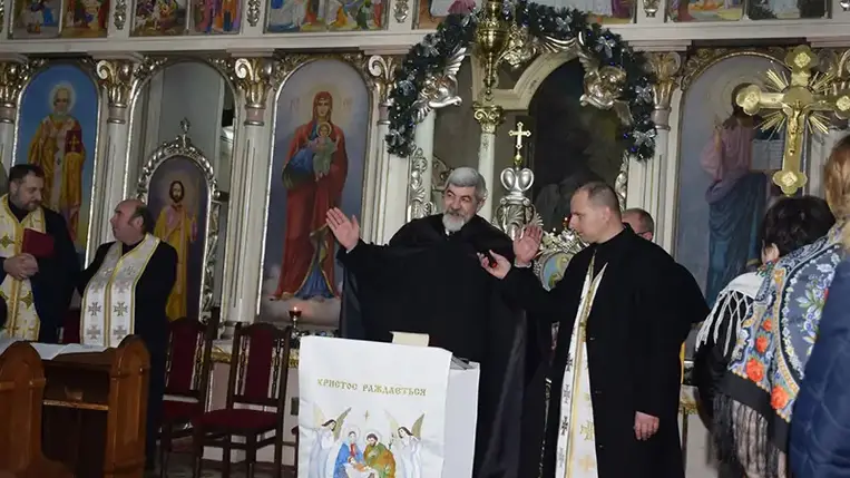 Beregszász református, római és görögkatolikus felekezetei immáron több mint egy évtizede csatlakoztak az egyetemes évkezdő ökumenikus imahéthez. Idén viszont a helyi pravoszlávok is bekapcsolódtak: a megnyitó alkalomra a Vérke-parti város ortodox Szentháromság – Szent Mihály templomban került sor, melyen a kárpátaljai történelmi egyházak vezetői is részt vettek, közösen imádkoztak.