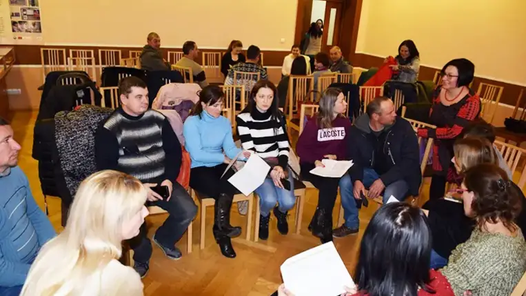 A KMNE a napokban tartotta évindító rendezvényét a beregszászi római katolikus egyházközség Pásztor Ferenc Közösségi és Zarándok Házában, ahol a legerősebb láncszem, a szervezet összekötői találkoztak.