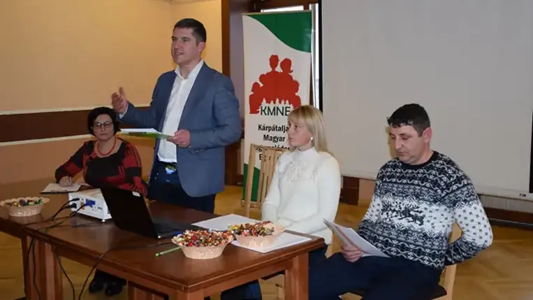 A KMNE a napokban tartotta évindító rendezvényét a beregszászi római katolikus egyházközség Pásztor Ferenc Közösségi és Zarándok Házában, ahol a legerősebb láncszem, a szervezet összekötői találkoztak.