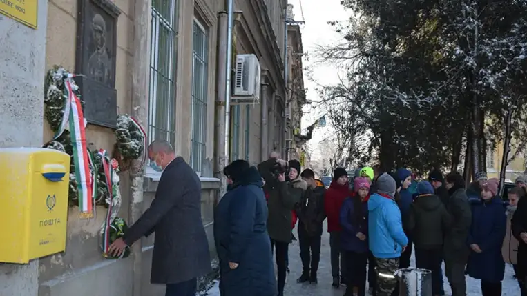Az egybegyűlteket Molnár D. István, a KMKSZ beregszászi szervezetének elnöke köszöntötte, aki megerősítette: az elmúlt csaknem két évszázad alatt kiderült, hogy a magyarok himnusza jelentős identitáserősítő szereppel bír.