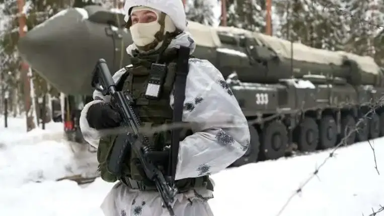 Oroszország megkezdte csapatainak részleges kivonását Ukrajna határától