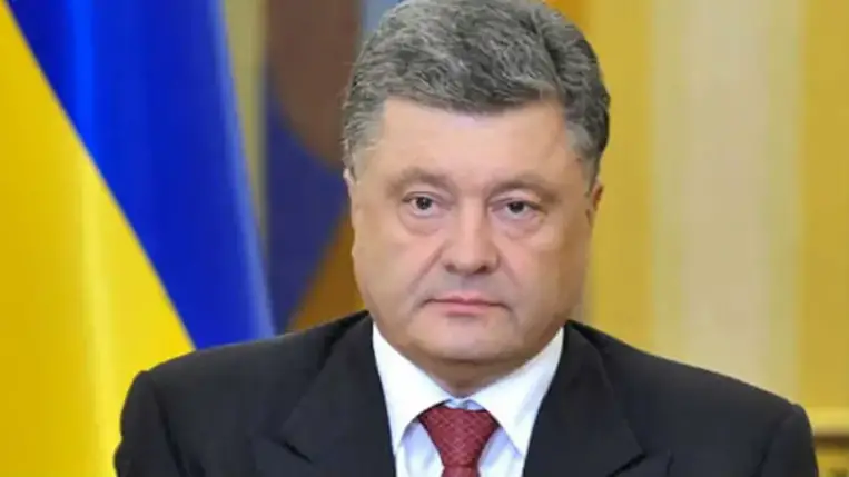 Visszatért Ukrajnába a hazaárulással meggyanúsított Petro Porosenko