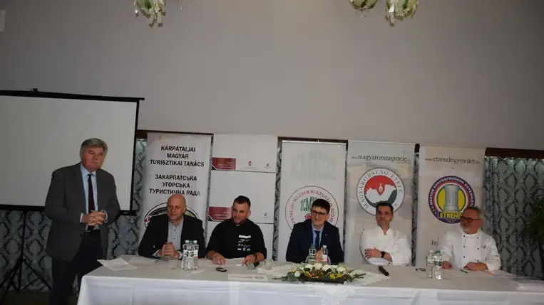 Szakmai továbbképzés magyarországi mesterszakácsok részvételével