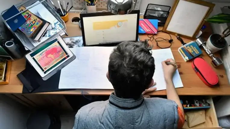 Ukrajnában távoktatásra térnek át az iskolák