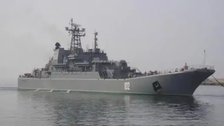 Az ukrán hadvezetés szombaton is bejelentést tett egy orosz hadihajó megsemmisítéséről a fekete-tengeri Kígyó-sziget térségében. 