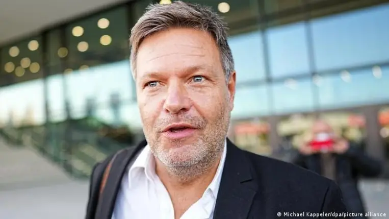 Német alkancellár: Magyarország nélkül is lehet olajembargó