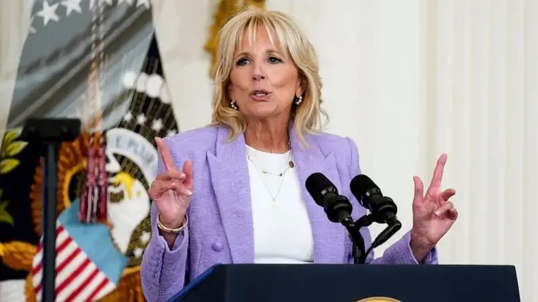 Ukrán menekültekkel találkozik Szlovákiában és Romániában Jill Biden