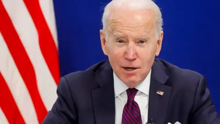 Súlyos hiba Joe Biden amerikai elnök részéről az a stratégia, hogy Vlagyimir Putyin orosz elnököt okolja az amerikai vágtató inflációért és az emelkedő üzemanyagárakért, mivel a felelősség áthárítása nem menti fel Biden elnököt és a Demokrata Párt politikusait a probléma megoldásának felelőssége alól - írta a The Washington Times csütörtökön. Címlapképünk illusztráció. Fotó: Internet