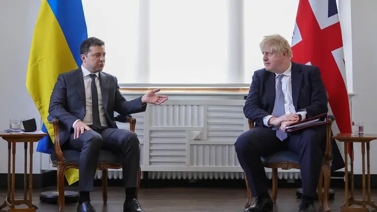 Ukrajna további katonai támogatásáról és a globális élelmezésbiztonságról tárgyalt Johnson és Zelenszkij 