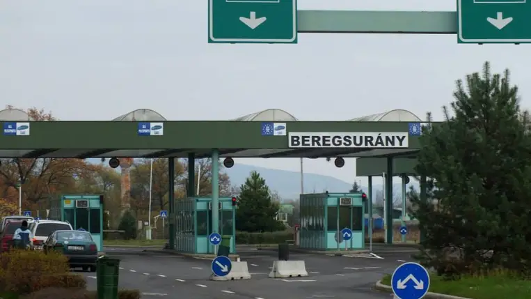 A beregsurányi határátkelőhelyen az átléptetés ki- és belépő irányba egyaránt zavartalan és folyamatos.