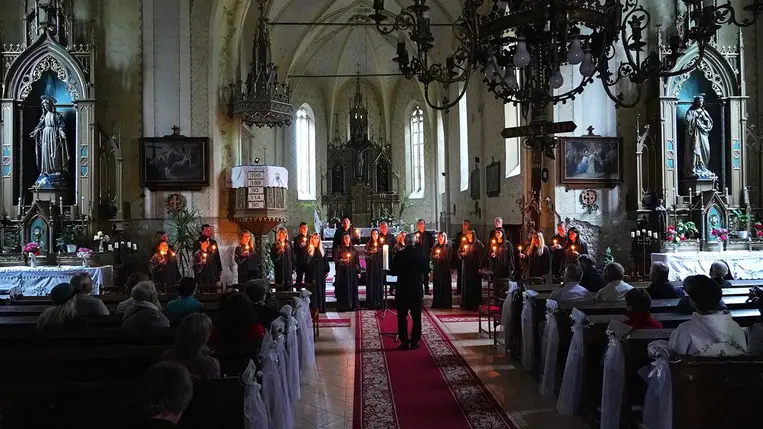 Cantus-jótékonysági koncert a beregszászi római katolikus templomban