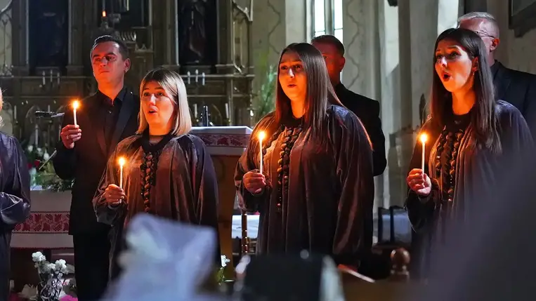 Cantus-jótékonysági koncert a beregszászi római katolikus templomban