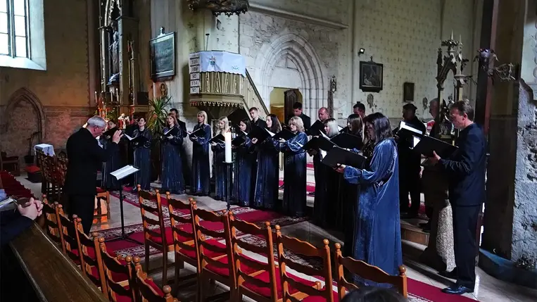 Cantus-jótékonysági koncert a beregszászi római katolikus templomban