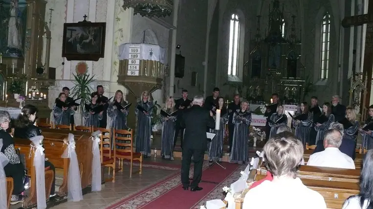 Cantus-jótékonysági koncert a beregszászi római katolikus templomban