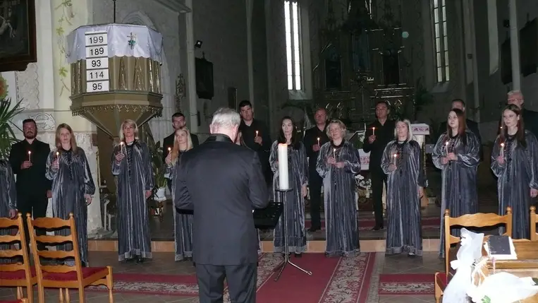 Cantus-jótékonysági koncert a beregszászi római katolikus templomban