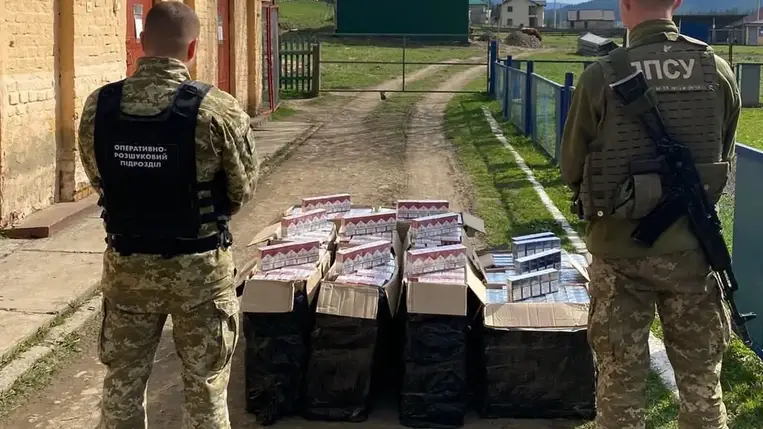 12 láda csempészcigaretta akadt az ukrán határőrök hálójába