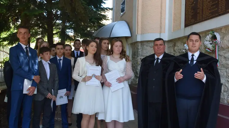 Konfirmáció mennybemenetel napján Dercenben