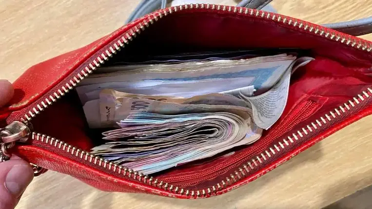 A kárpátaljai rendőrség őrizetbe vett egy 17 éves betörőt, aki kirabolt egy pidvinohradivi (Szőlősvégardó) házat.