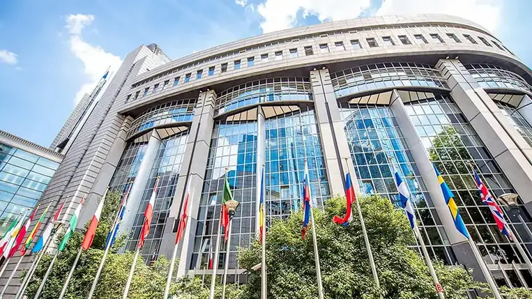 Dunja Mijatovic, a strasbourgi székhelyű Európa Tanács emberi jogi biztosa a homofóbia, transzfóbia és bifóbia elleni, május 17-én esedékes világnap alkalmából a háborúk elől elmenekült szexuális kisebbségekhez tartozók fokozott védelmére szólított fel.