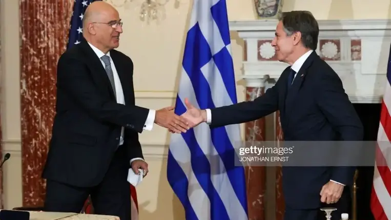 Így tud nehézfegyvereket küldeni Görögország Ukrajnának