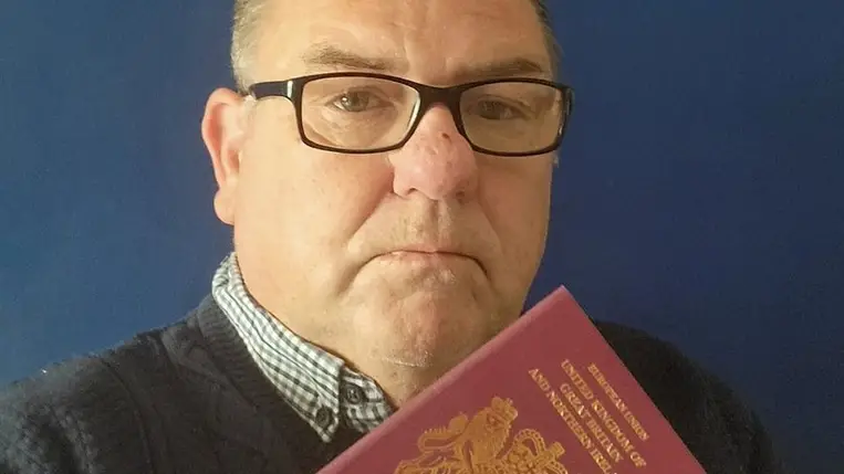 A horvát tengerpartra készült, de rács mögött végezte