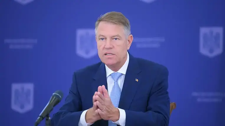 Vlagyimir Putyin orosz elnök Ukrajna ellen indított háborúja okozta azokat a válságokat, amelyekkel Románia és a világ sok más országa szembesül - jelentette ki Klaus Iohannis román államfő csütörtökön.