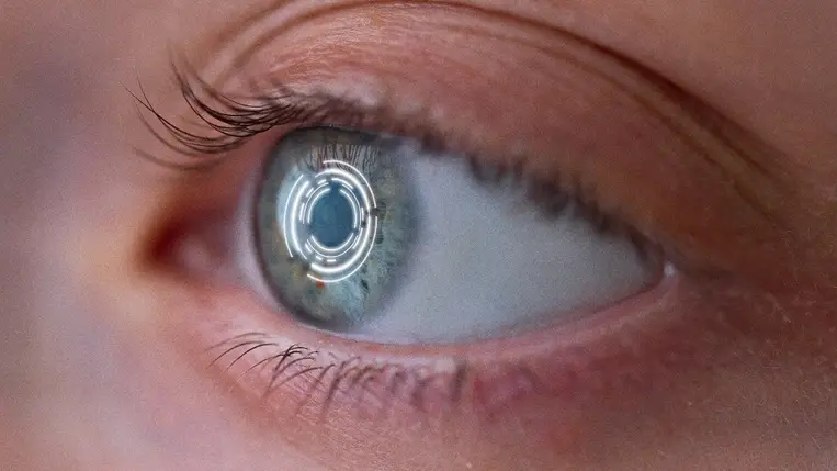 A jövő okoslencséje olyan dolgokra lesz képes, amiről csak álmodtunk, de máris figyelmeztetnek a veszélyekre