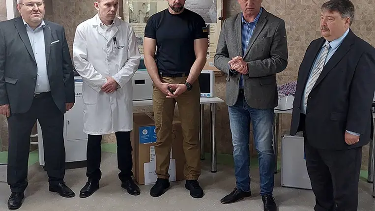 A Kárpátaljai Megyei Katonai Adminisztráció (OVA) és a Magyar Ökumenikus Segélyszervezet közös projektjének új szakasza – mely a Beregszászi Linner Bertalan Központi Járási Kórház felújítására és felszerelésére irányult – befejeződött.