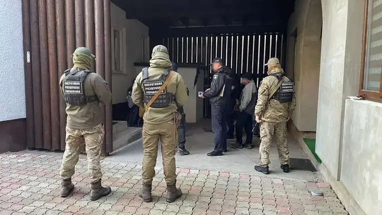 Elfogták: Hadköteleseket juttatott át illegálisan a határon