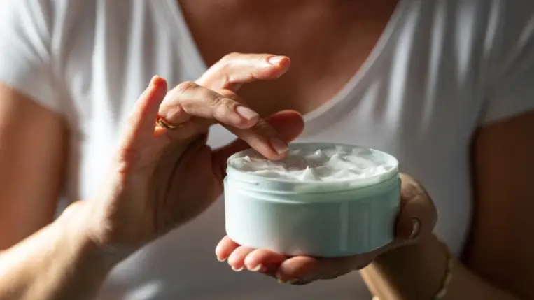 Bőrfiatalító hatóanyagok: tényleg segítenek?