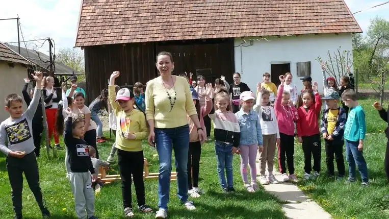 Májusfaállítás a Nagyberegi Tájházban