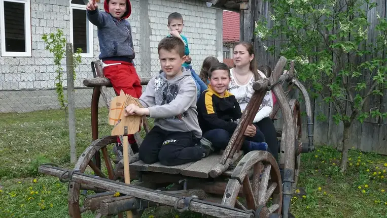 Májusfaállítás a Nagyberegi Tájházban
