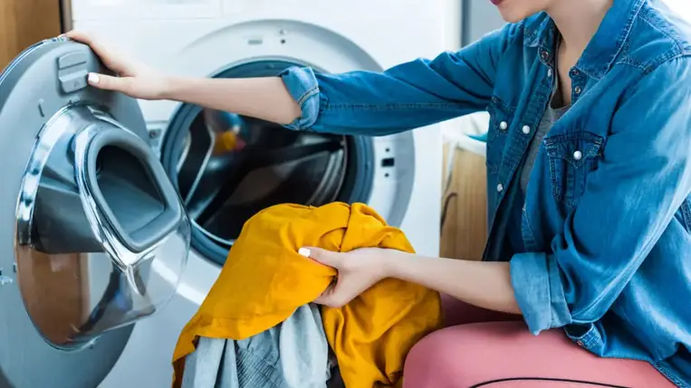 Nyálkás, büdös mosógép, dohos ruhák: így tisztítsd ki fillérekből