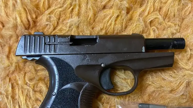 Fegyvert és kábítószert találtak Munkácson a rendőrök