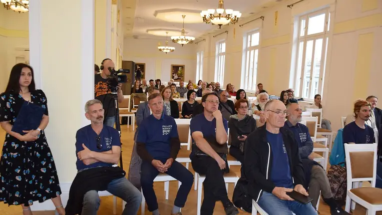 A háború elől Kárpátaljára menekült alkotók kiállítása
