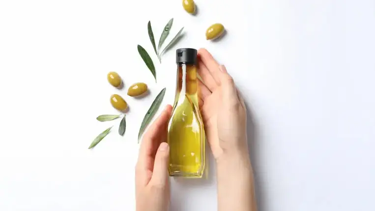 Ezzel az egy olajjal otthon is ápolt maradsz: 10 szépségpraktika olívaolajjal