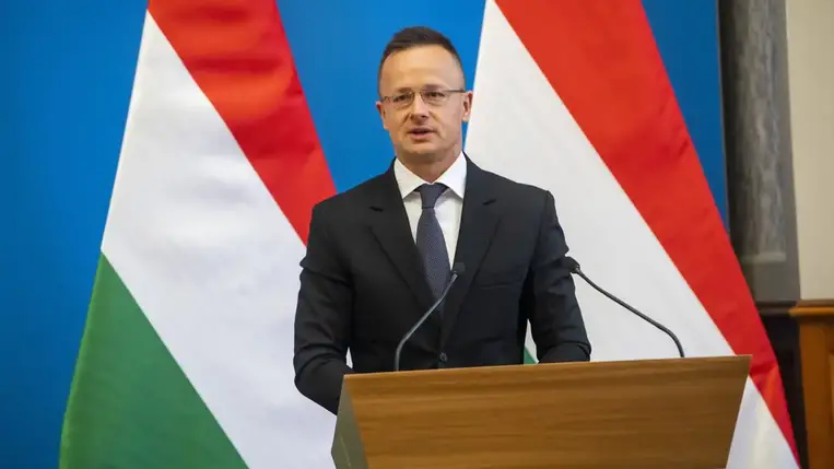 Mostantól újra Kijevben működik a magyar nagykövetség - jelentette be Szijjártó Péter hétfőn a hivatalos közösségi oldalán.