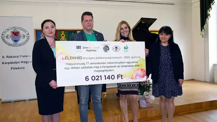 A nagyszabású jótékonysági koncertsorozatnak Várnagy Andrea, Liszt Ferenc- és Budapest Márka-díjas zongoraművész volt a kezdeményezője, aki évekkel ezelőtt Kárpátaljára is elhozta a ZeneVarázslatot. Fotó: Kovács Erzsébet