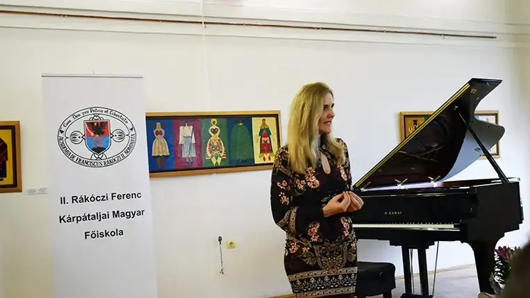 A nagyszabású jótékonysági koncertsorozatnak Várnagy Andrea, Liszt Ferenc- és Budapest Márka-díjas zongoraművész volt a kezdeményezője, aki évekkel ezelőtt Kárpátaljára is elhozta a ZeneVarázslatot. Fotó: Kovács Erzsébet